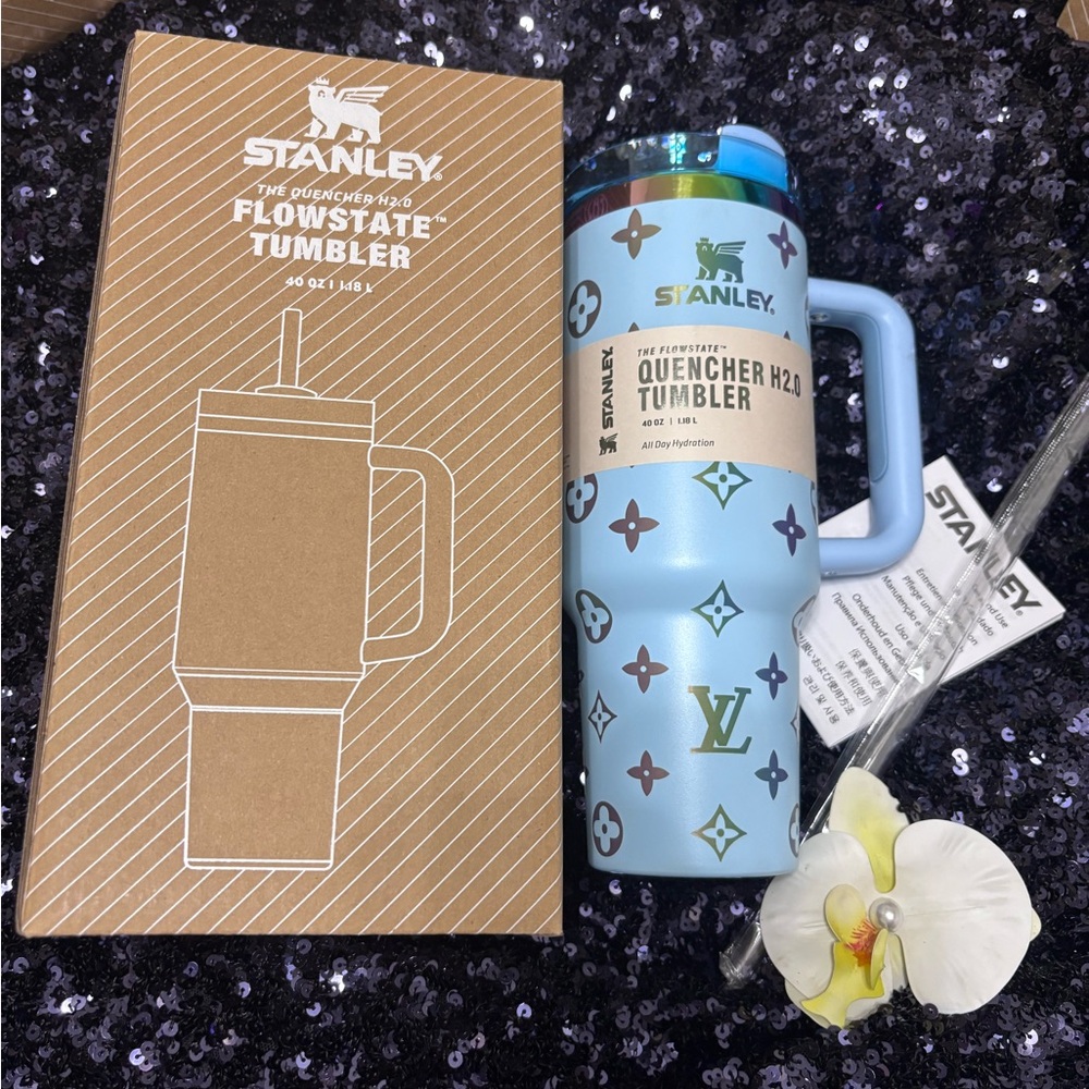 Stanley Light Blue Quencher Tumbler with Pattern - Picture 3 of 4